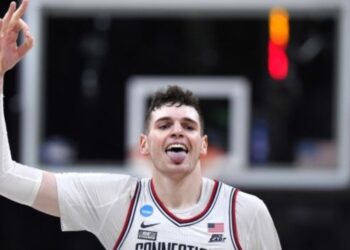 Donovan Clingan powering Connecticut as college basketball's 'most impactful player'