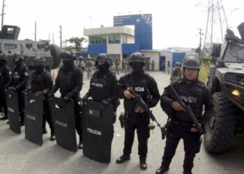 Ecuador faces criticism after police forcibly enter Mexican Embassy in Quito